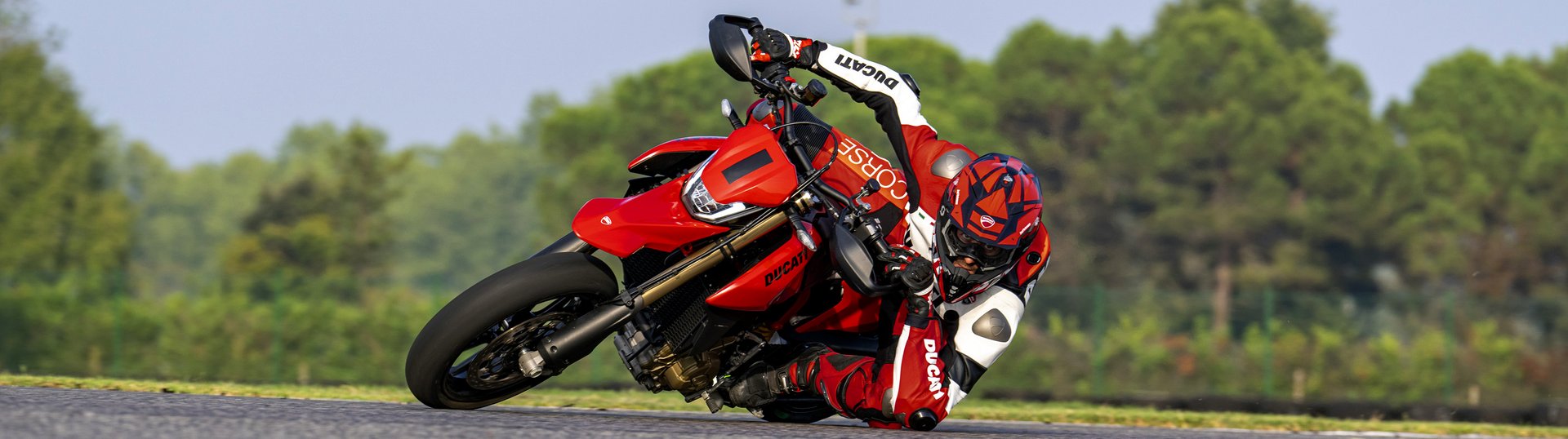 Hypermotard 698 Mono Slide 1