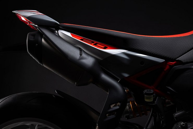 Hypermotard V2 SP Slide 2