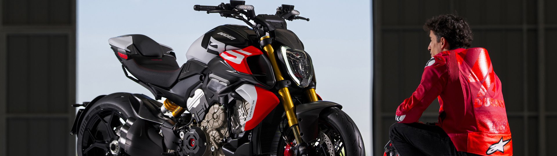 Diavel V4 RS Slide 0