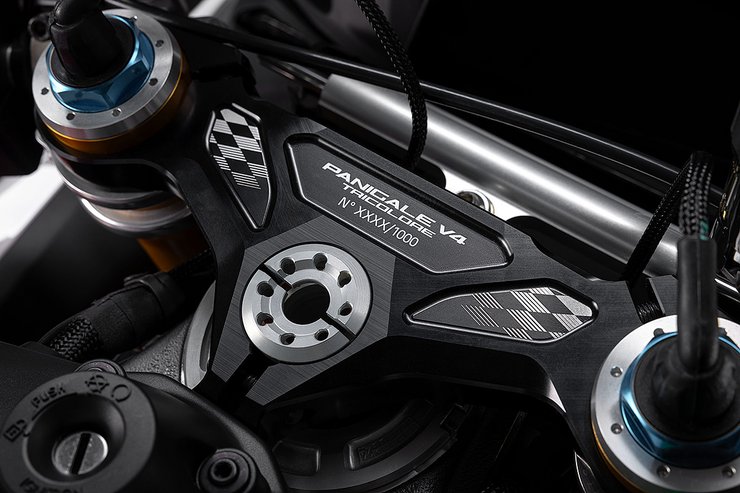 Panigale V4 Tricolore 7G Slide 1