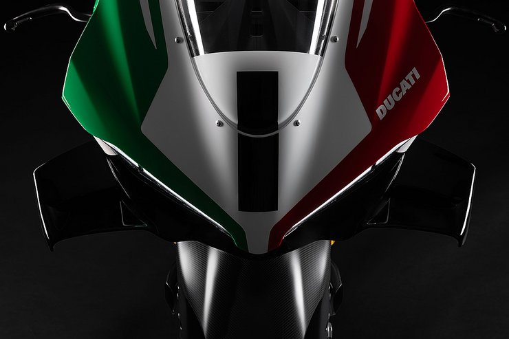 Panigale V4 Tricolore 7G Slide 0