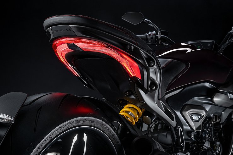 XDiavel V4 Slide 3
