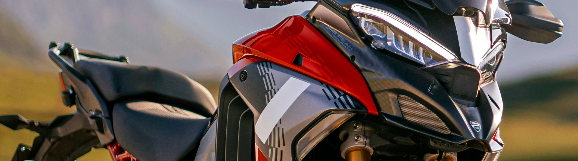 Multistrada V4 Pikes Peak FL Slide 0