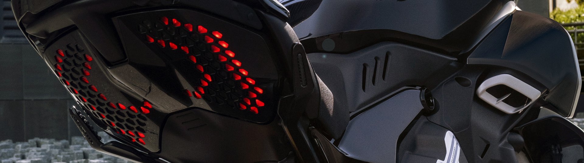 Diavel V4 Slide 1
