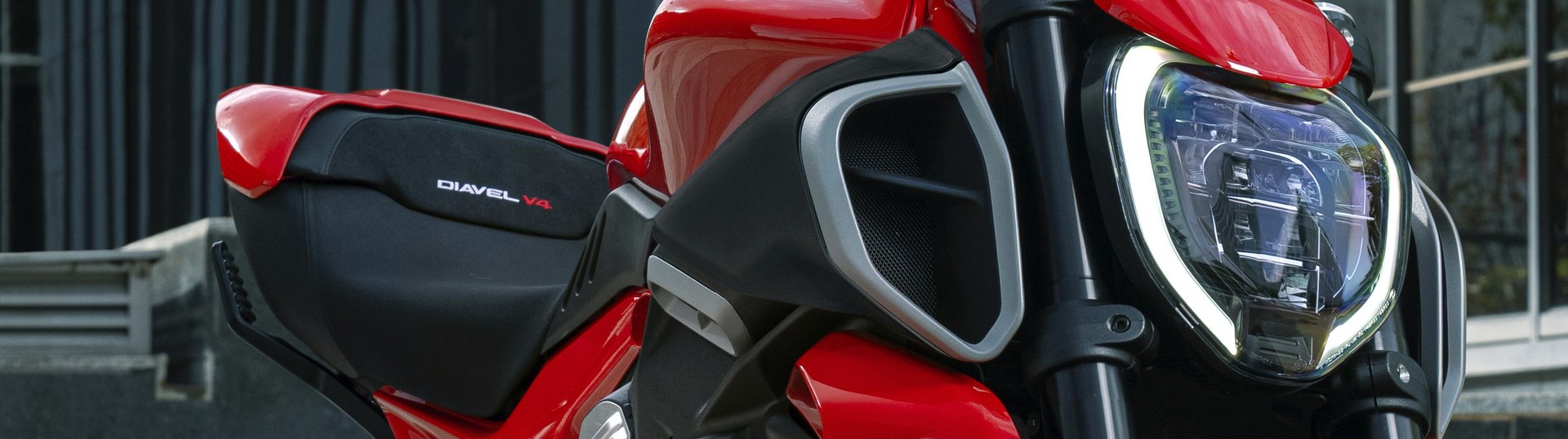 Diavel V4 Slide 4