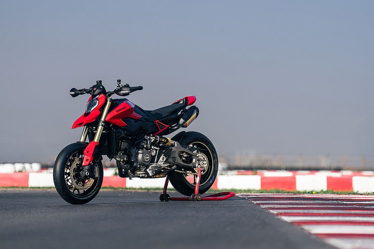 Hypermotard V2 Slide 4