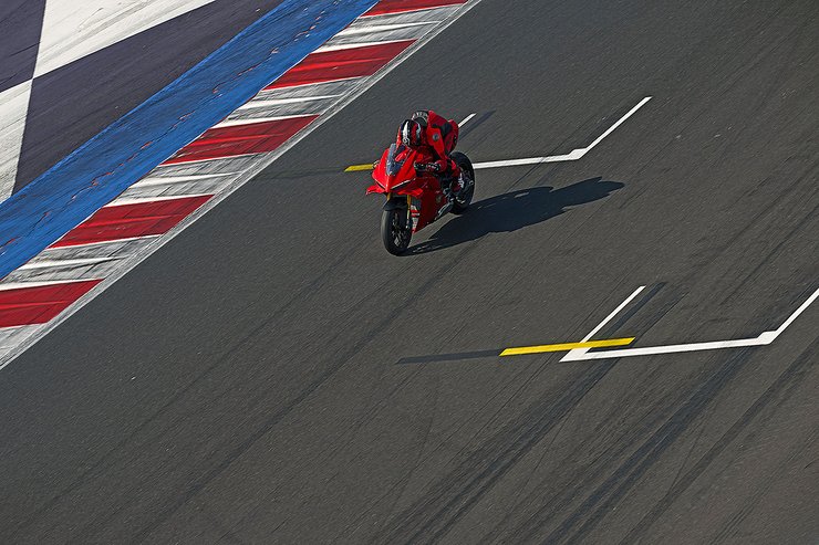 Panigale V4 S 7G Slide 1