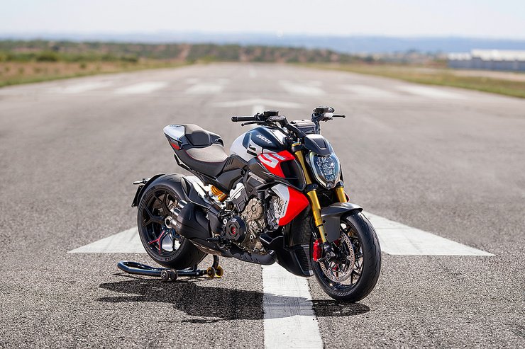 Diavel V4 RS Slide 0