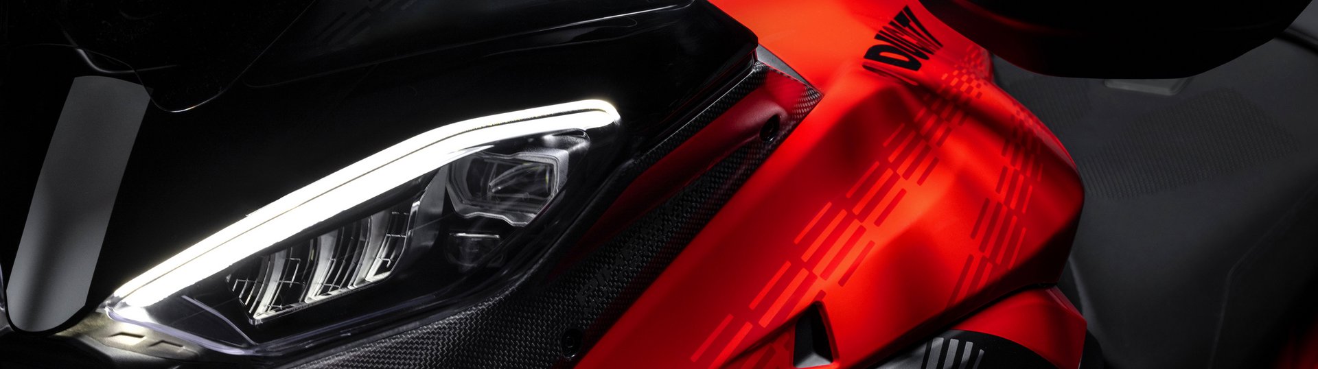 Multistrada V4 Pikes Peak FL Slide 2