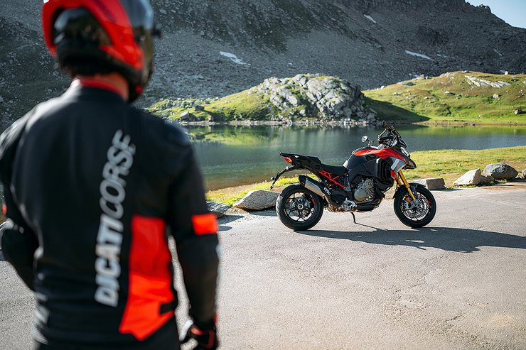 Multistrada V4 Pikes Peak FL Slide 3