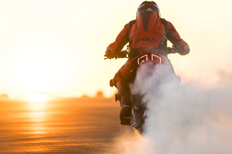 Streetfighter V4 Slide 1