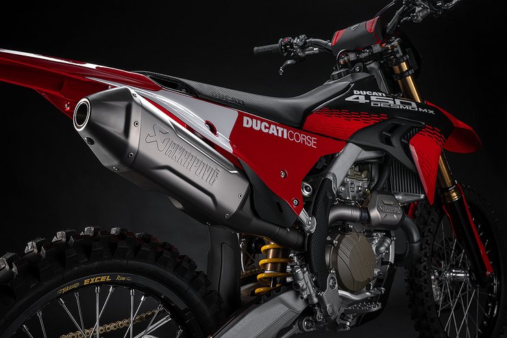 Desmo450 MX Factory Slide 2