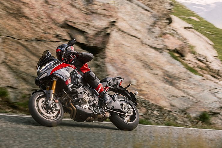 Multistrada V4 Pikes Peak FL Slide 1