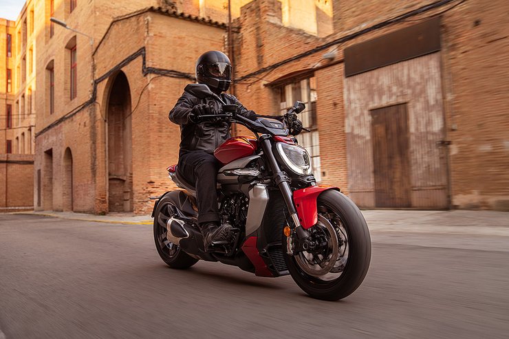XDiavel V4 Slide 2