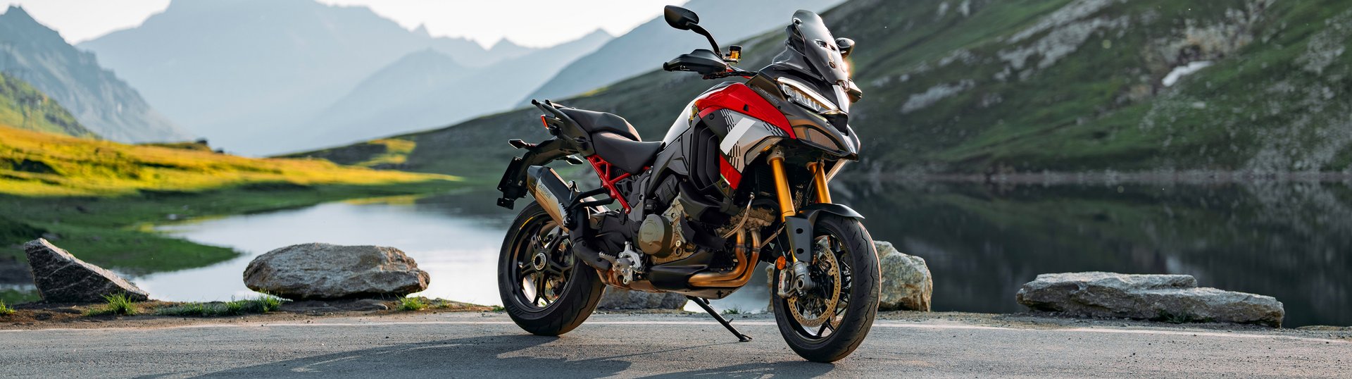 Multistrada V4 Pikes Peak FL Slide 3