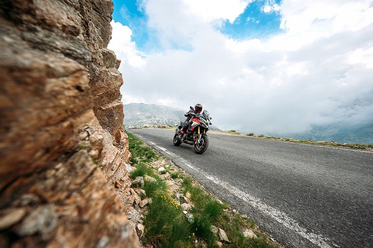 Multistrada V4 Pikes Peak FL Slide 4
