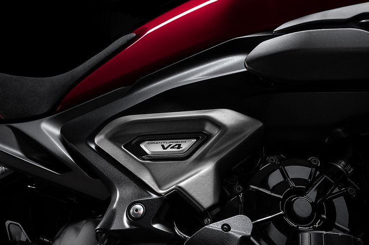 XDiavel V4 Slide 4