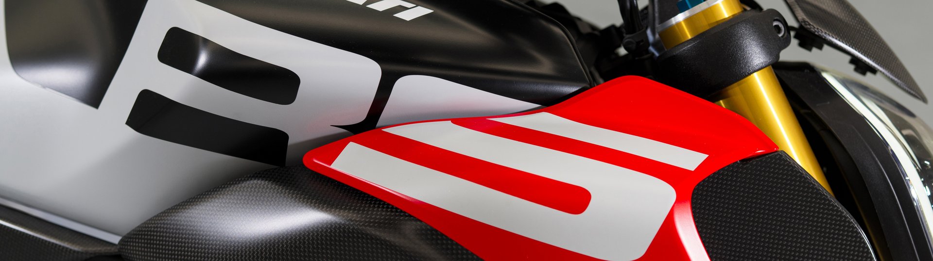 Diavel V4 RS Slide 6