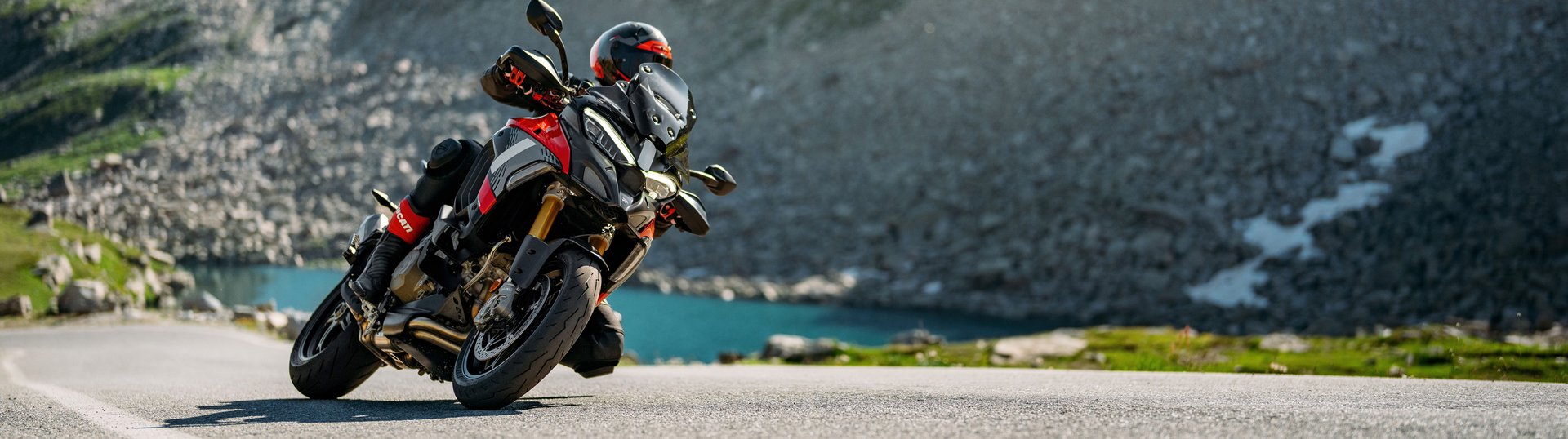 Multistrada V4 Pikes Peak FL Slide 1
