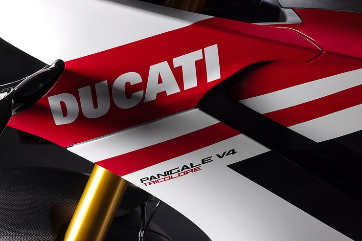 Panigale V4 Tricolore 7G Slide 4