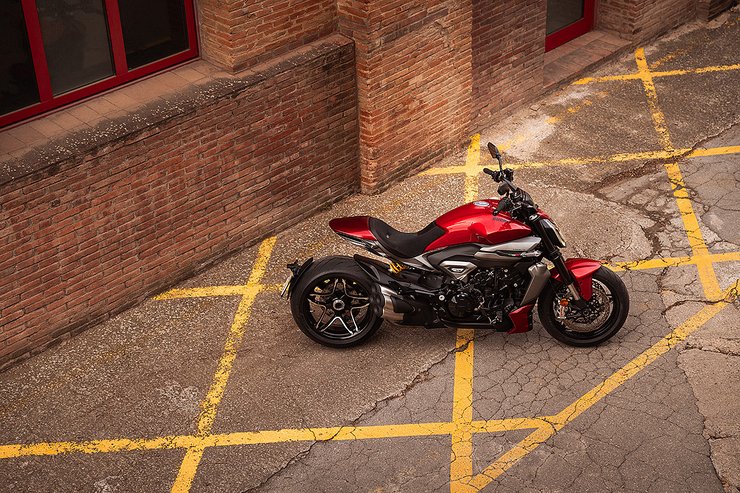 XDiavel V4 Slide 0