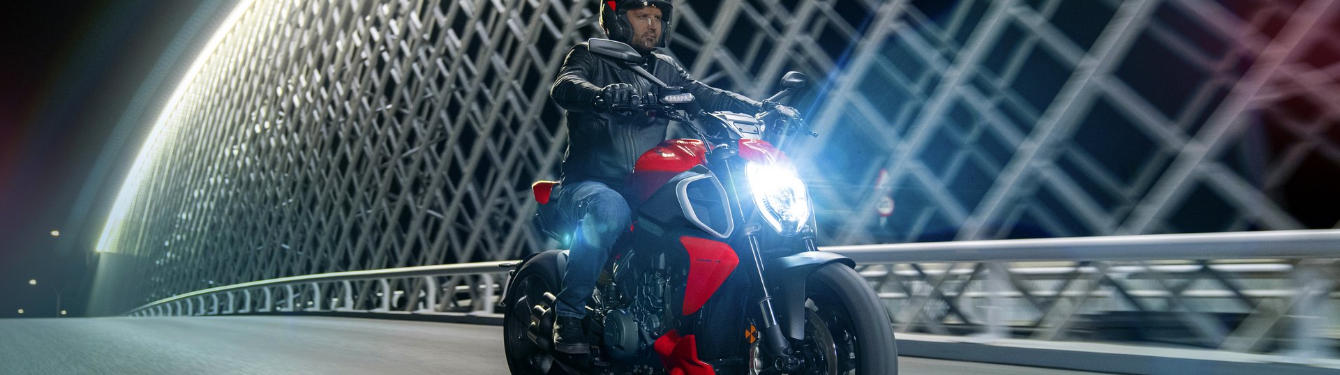 Diavel V4 Slide 2