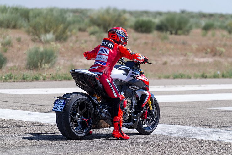 Diavel V4 RS Slide 4