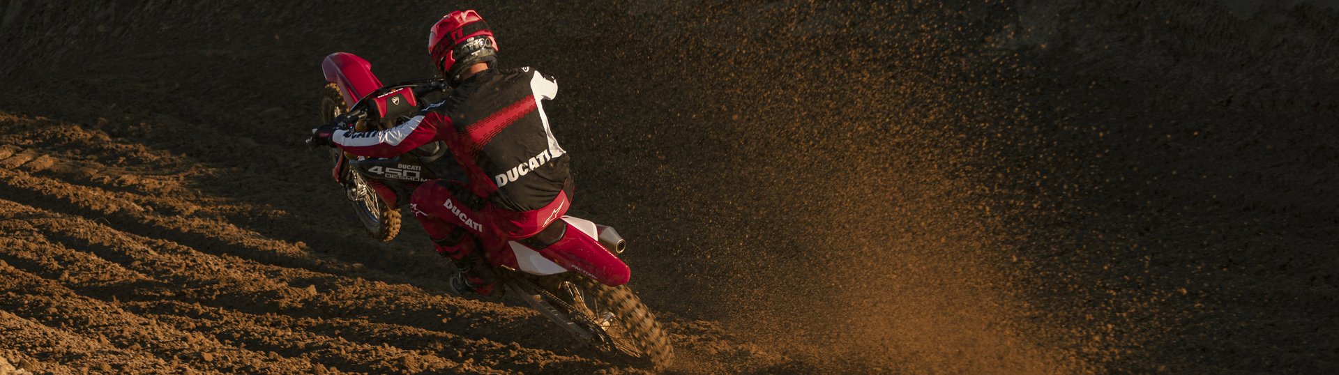 Desmo450 MX Factory Slide 7