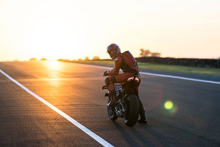 Streetfighter V4 S Slide 1