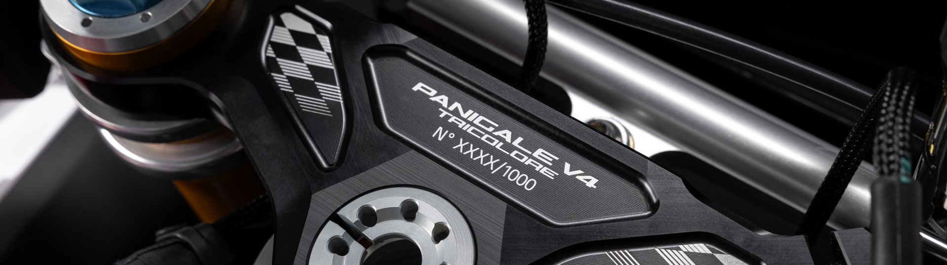 Panigale V4 Tricolore 7G Slide 1