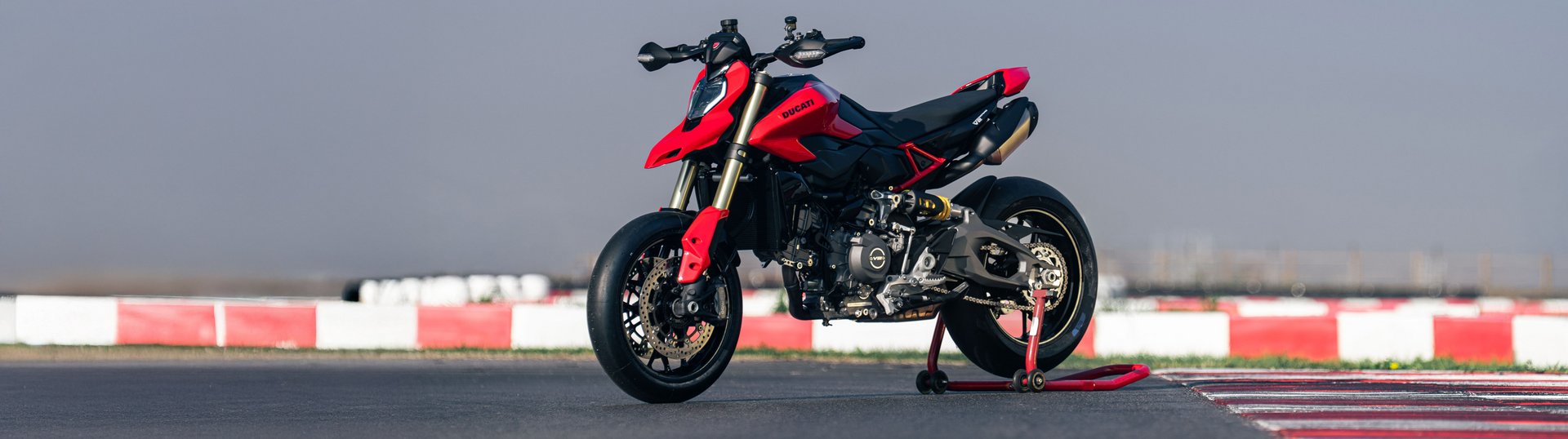 Hypermotard V2 Slide 4