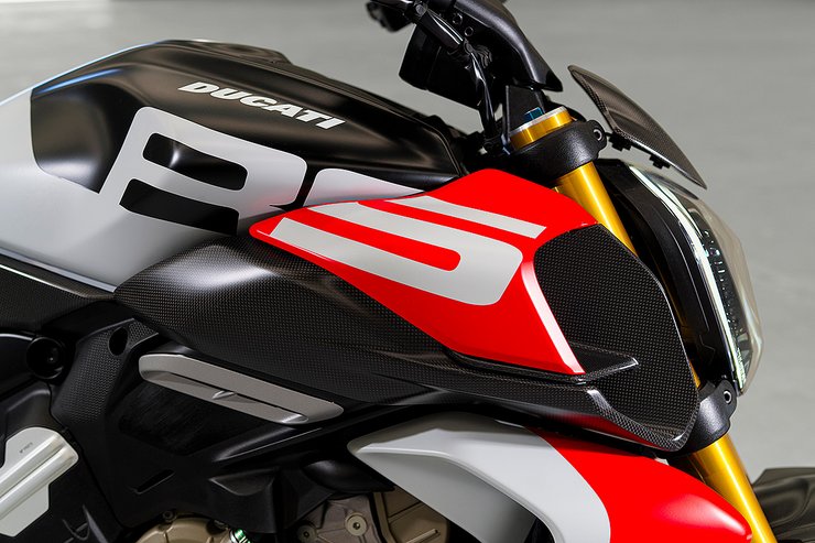 Diavel V4 RS Slide 6