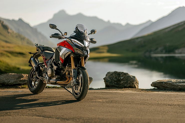 Multistrada V4 Pikes Peak FL Slide 0