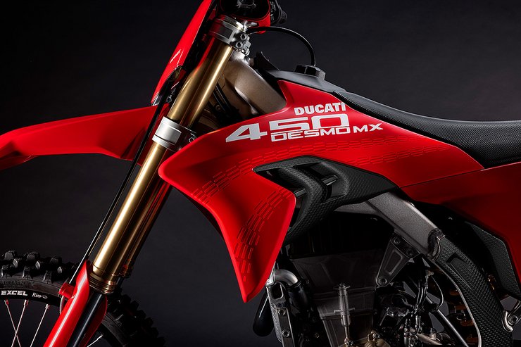 Desmo450 MX Slide 4