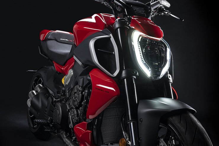 Diavel V4 Slide 2