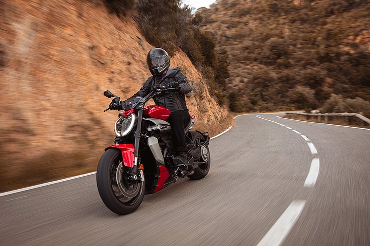 XDiavel V4 Slide 5