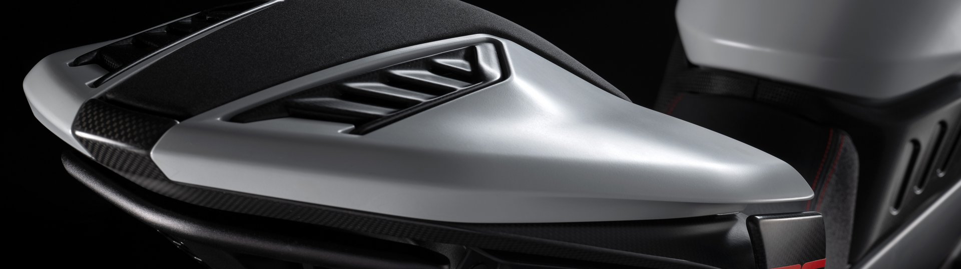 Diavel V4 RS Slide 5