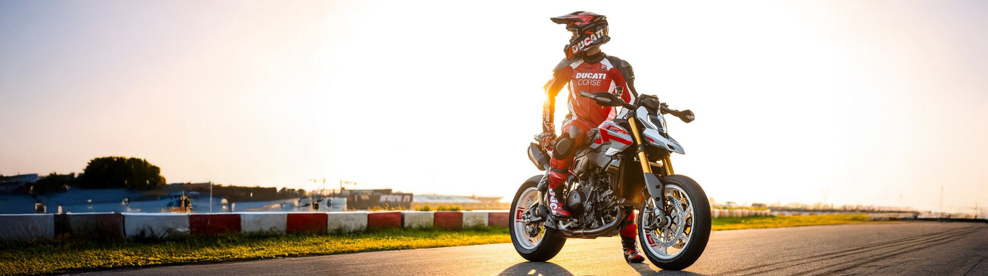Hypermotard V2 SP Slide 3
