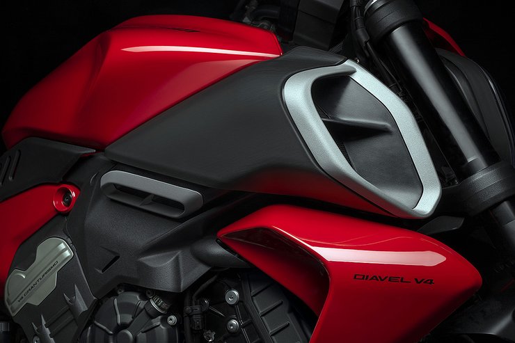 Diavel V4 Slide 5